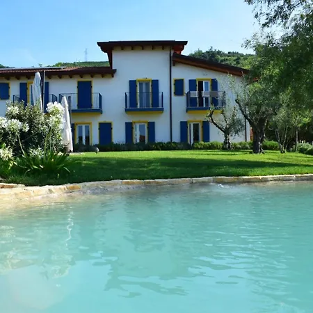 Le Ginestre Bed & Breakfast 4*